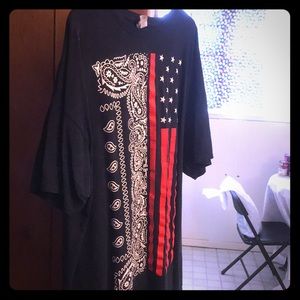 Fruit of the Loom’s black flag T-shirt